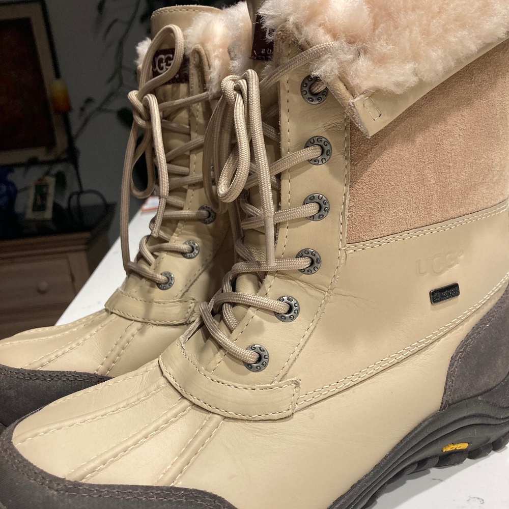 UGG Adirondack Winter Boot Size 8